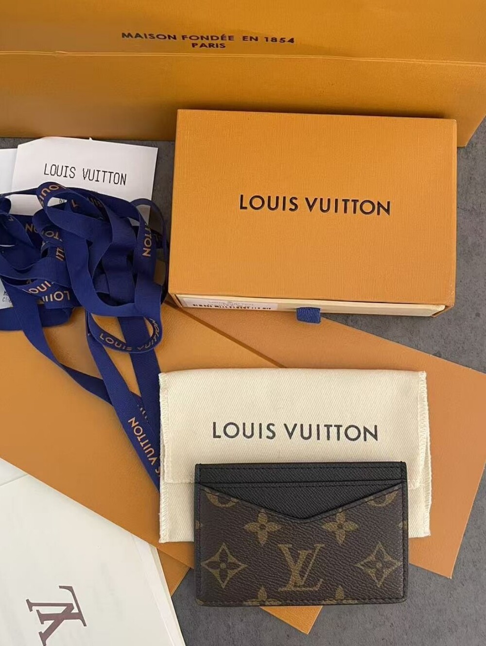 Louis Vuitton Neo Card Holder - Picture 2 of 9